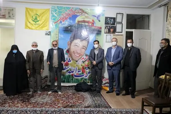   تجلیل مشاور ایثارگران شهردار تهران از ۳ خانواده شهید پلاسکو، ترور، دفاع مقدس و مدافع حرم منطقه۱۳
