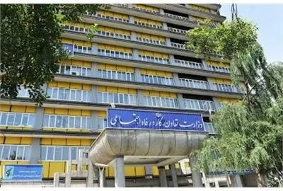 عزل مدیرعامل یکی از زیرمجموعه‌های صندوق عشایری به دلیل مدرک جعلی

