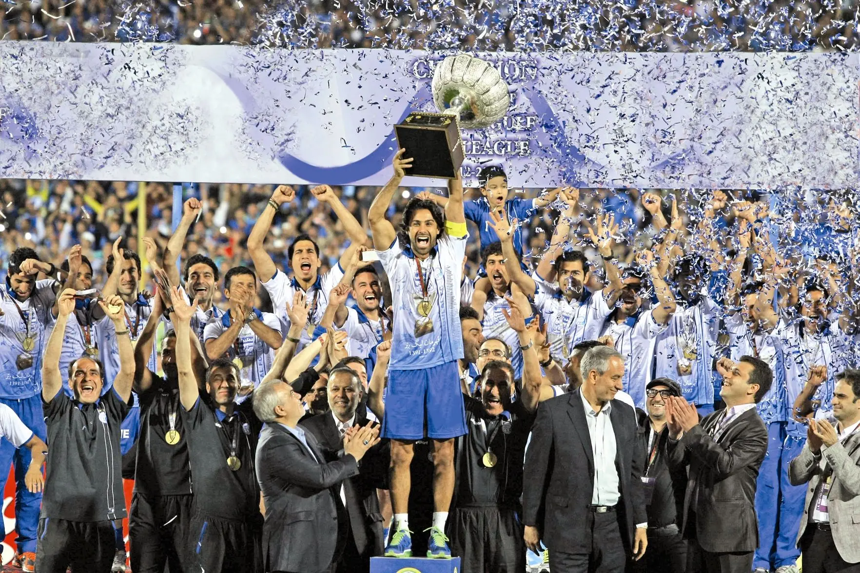 این استقلال قهرمان بشو نیست