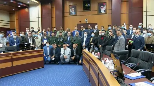 فرمانده سپاه روح اله استان مرکزی درلوح سپاسی از مدیرعامل وفرمانده بسیج شرکت گازاستان مرکزی تقدیروتشکربه عمل آورد