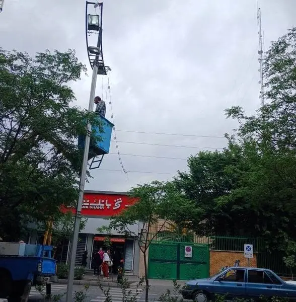 افزایش روشنایی پایه چراغ های ۹ متری بلوار میلاد در قالب پروژه های «من شهردارم دو»