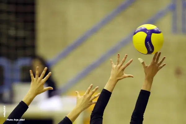 تیم‌های والیبال گل‌گهر و وارنا لیگ برتری شدند