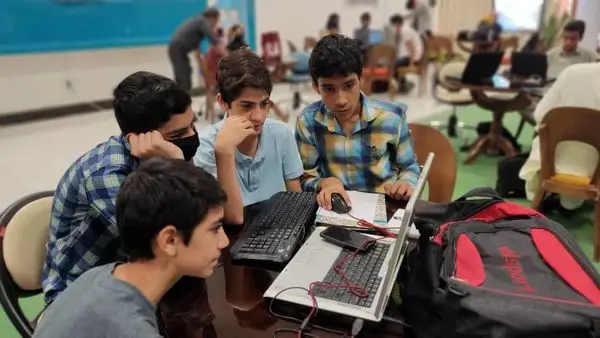 استقبال دانشآموزان سیستان و بلوچستان از اردوی آموزشی بازیسازی