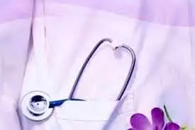 تجلیل اوقاف از خانواده شهدای کادر درمان و پرستاران نمونه قم

