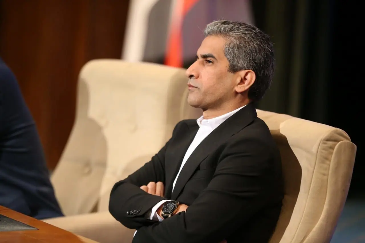 کامرانی فر از دبیرکلی فدراسیون فوتبال استعفا کرد