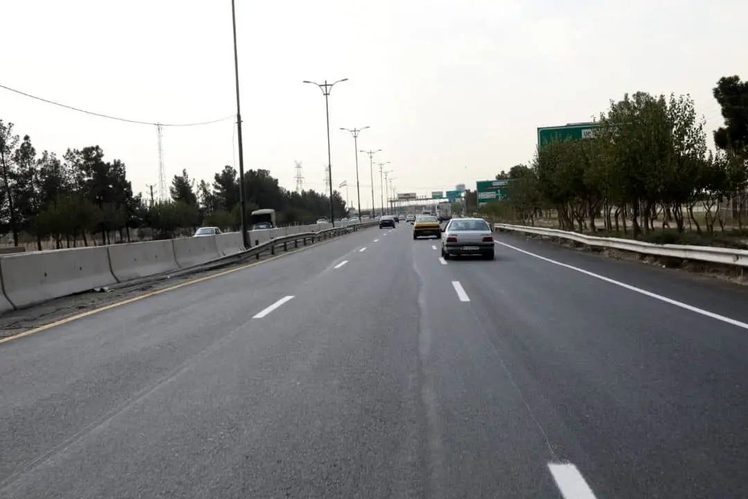 ‍ بهسازی مکانیزه آسفالت بزرگراه شهید هاشمی با صرف 6400 تن در محدوده منطقه 19


