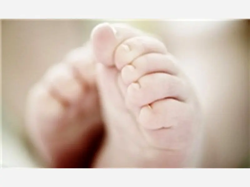 رها کردن نوزاد چند روزه در پارک + عکس