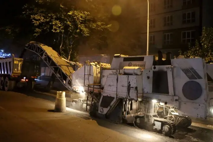 اجرای عملیات عمرانی روکش اسفالت در خیابان شهید غفاری 