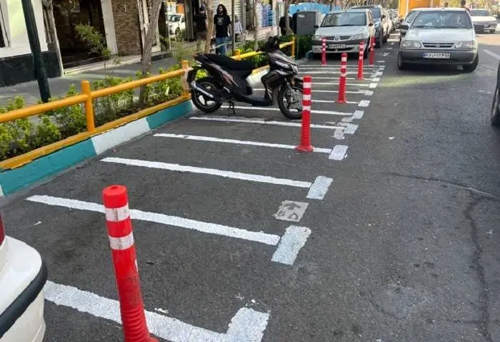 آزادسازی پیاده‌رو های منطقه ۲ با احداث پارکینگ موتور

