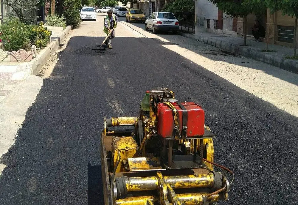 اجرای عملیات بهسازی آسفالت معابر در محله سرو آزاد