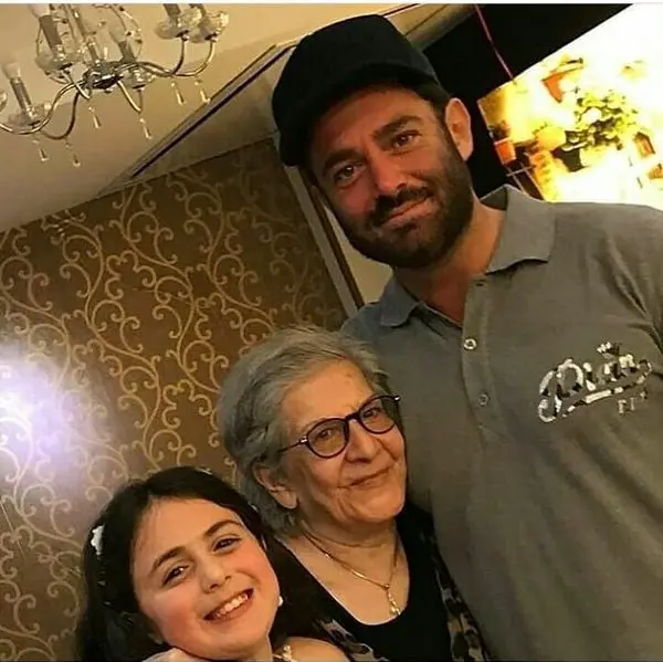محمدرضا گلزار در کنار مادربزرگش + عکس