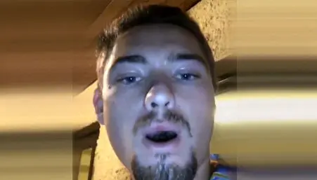 عجیبترین حیوان خانگی در دهان صاحبش! + عکس