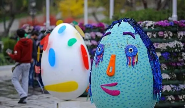 نصب 580 تخم مرغ نوروزی در بهارستان 99