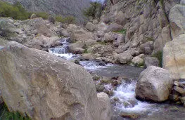  آب پینه؛ عجیب‌ترین چشمه ایران + عکس