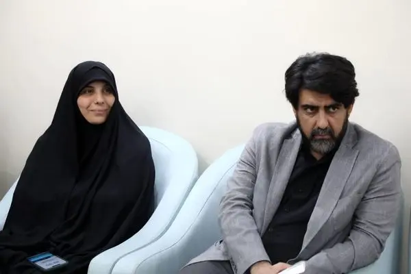 ادای احترام به شهید رسانهای نیما رجبپور/ دیدار مسئولان شهری با خانواده شهید ساکن منطقه۸