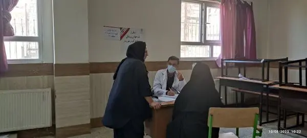 تیم جهادی سلامت محور در محلات کم برخوردار منطقه 19خدمت رسانی می کند