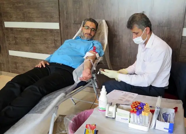 شرکت کارکنان بانک انصار در طرح جهادی اهدای خون
