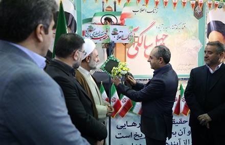 نواختن زنگ انقلاب و افتتاح پروژه های آموزشی و ورزشی در قم