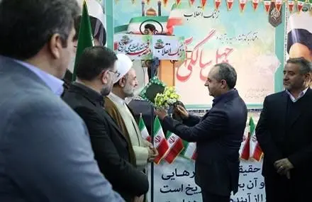 نواختن زنگ انقلاب و افتتاح پروژه های آموزشی و ورزشی در قم