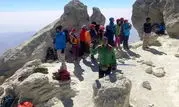 مرتفع ترین قله ایران باردیگر توسط کوه نورد منطقه آزاد انزلی فتح شد
