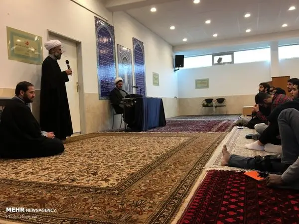 جلسه درس اخلاق در حوزه علمیه هامبورگ+عکس
