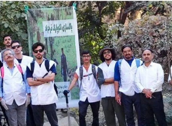 پاک‌سازی رود دره فرحزاد با مشارکت دانشجویان دوستدار محیط‌زیست

