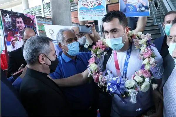 تیم های ملی کاراته و کشتی آزاد وارد تهران شدند