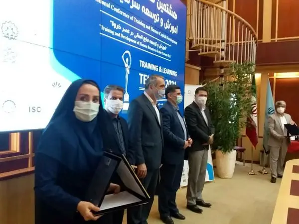 شهرداری منطقه شش موفق به دریافت نشان تقدیر نامه سه ستاره شد