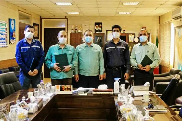 تجلیل از طراحان و مجریان پروژه کاهش مصرف الکترود گرافیتی در فولاد هرمزگان