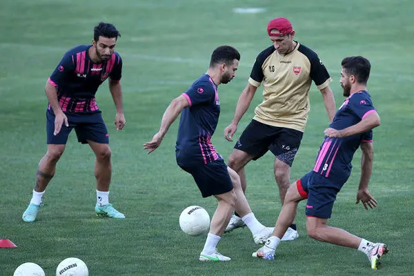 گل‌محمدی به بازیکنان پرسپولیس استراحت داد