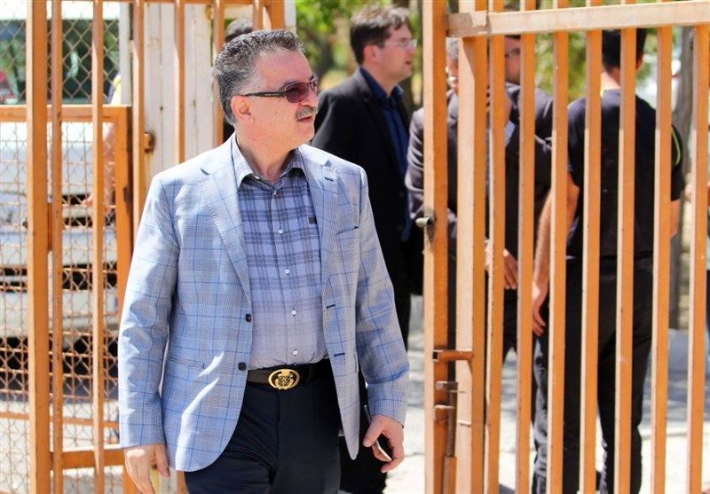 زنوزی: بازیکنان تراکتور نمی‌خواهند به پرسپولیس بروند