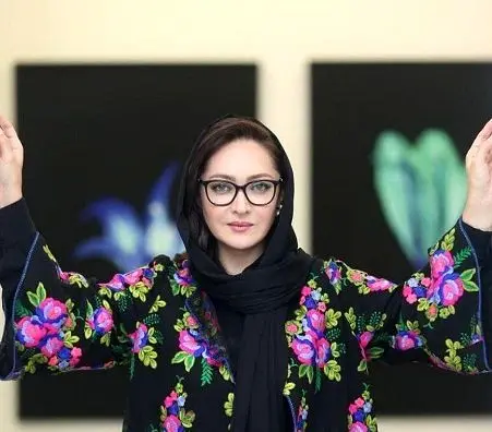 مانتوی گل گلی و عجیب نیکی کریمی+عکس
