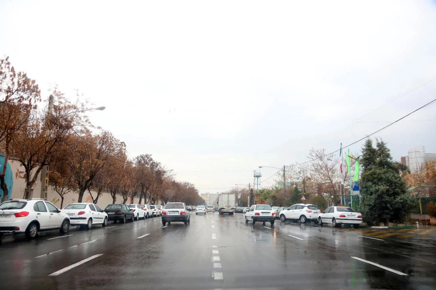 رفع آبگرفتگی در نقاط حساس و آبگیر منطقه16

