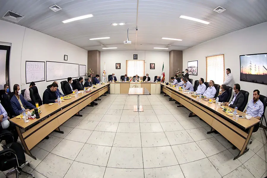 بازدید مدیرعامل بانک دی از نیروگاه تولید برق دماوند
