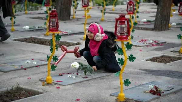 عطرافشانی گلزار شهدای بهشت زهرا (س) در یادواره ۲۴ هزار شهید تهران


