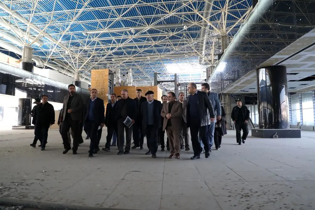 بازدید ۴ ساعته اعضای شورای شهر و معاون شهرداراز پروژه پایانه شرق
