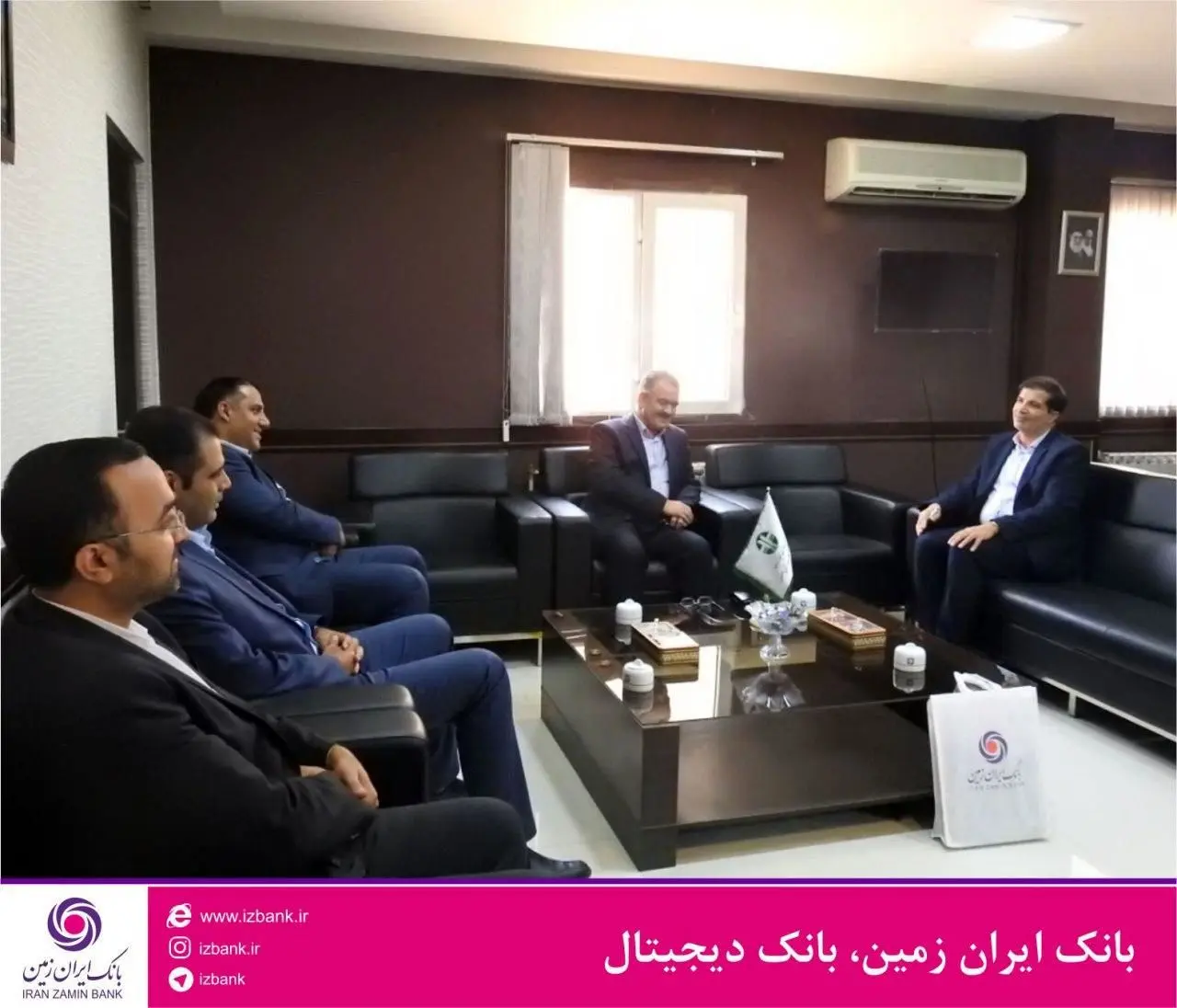 دیدار مدیر منطقه ای بانک ایران زمین با مدیر کل حفاظت محیط زیست استان اصفهان
