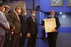 اهدای تقدیرنامه یک ستاره تعالی سازمانی به شرکت سرمایهگذاری توکافولاد