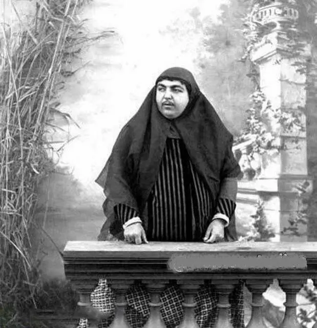 تصاویر زیرخاکی از احمدی نژاد تا ناصرالدین شاه! + عکس