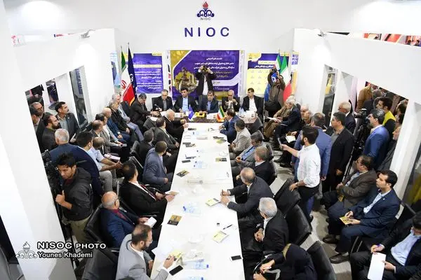 نشست هم اندیشی مدیران ارشد مناطق نفت خیز جنوب با سازندگان و مدیران شرکتهای خدماتی و تخصصی