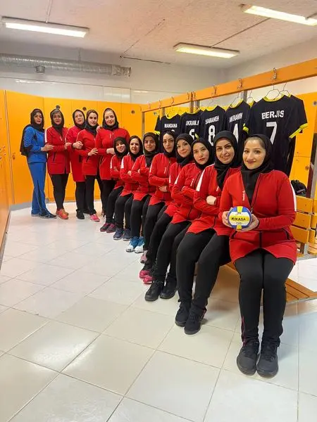 پایان نوزدهمین المپیاد ورزشی بانوان شبکه بانکی کشور/ تیم والیبال بانوان بانک صادرات نایب قهرمان شد