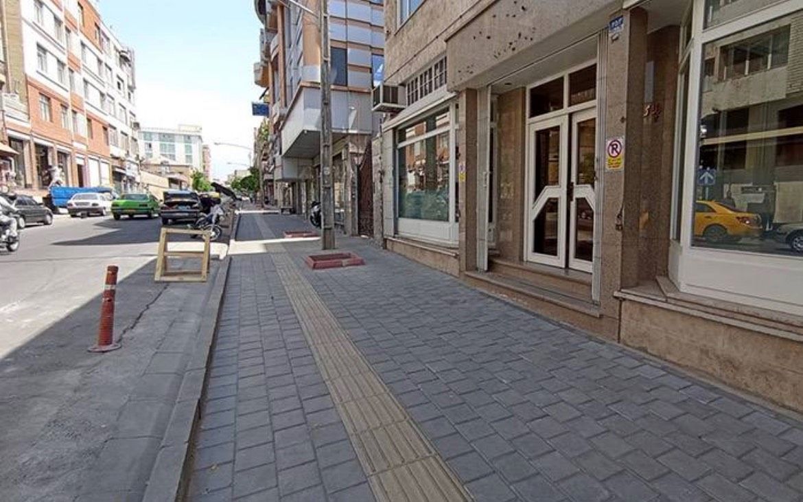 تعریض پیاده‌رو در خیابان ظهیرالاسلام