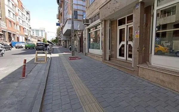 تعریض پیاده‌رو در خیابان ظهیرالاسلام