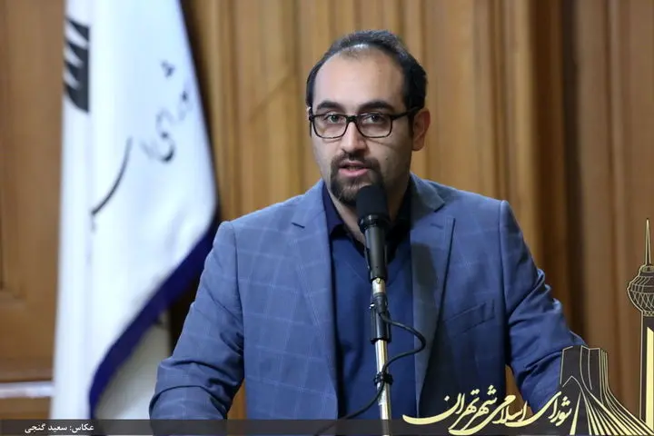 خود را در مقام نقد قدرت و مطالبه‌گری آنچه مردم می‌خواهند قرار می‌دهیم