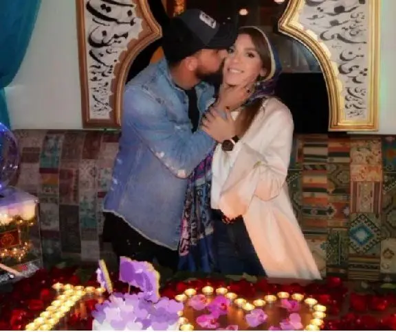 بوسه بازیگر پرحاشیه بر صورت همسرش در جشن تولدش+عکس