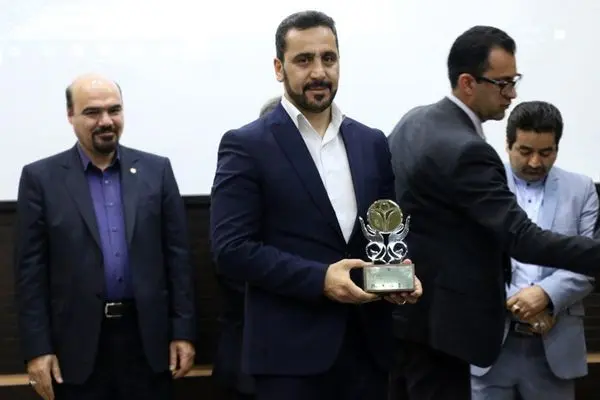اعطا تندیس ویژه ملی آرمان برتر به روابط عمومی پست بانک ایران