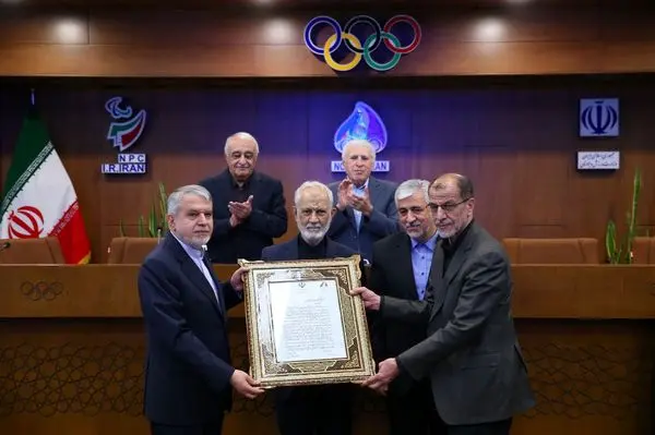 خسروی وفا: در کنار صالحی امیری کار را پیش میبرم