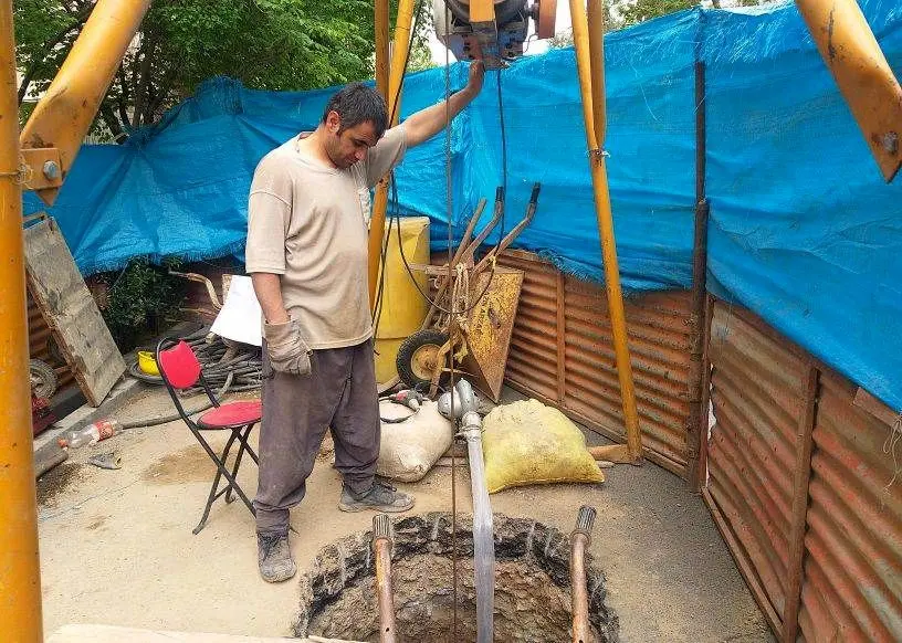 اتمام عملیات لایروبی و بازسازی قنات سلیمانیه در منطقه۱۳ 

