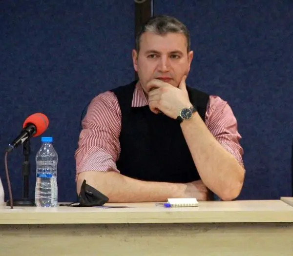 نمایش «همه چیز می‌گذرد، تو نمی‌گذری» از روزنه ای به سوی امید می گوید