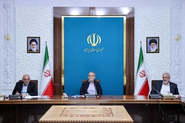 پزشکیان: با مدیریت صحیح منابع، پروژههای نیروگاههای تجدیدپذیر بدون فشار بر ذخایر ارزی اجرا میشوند